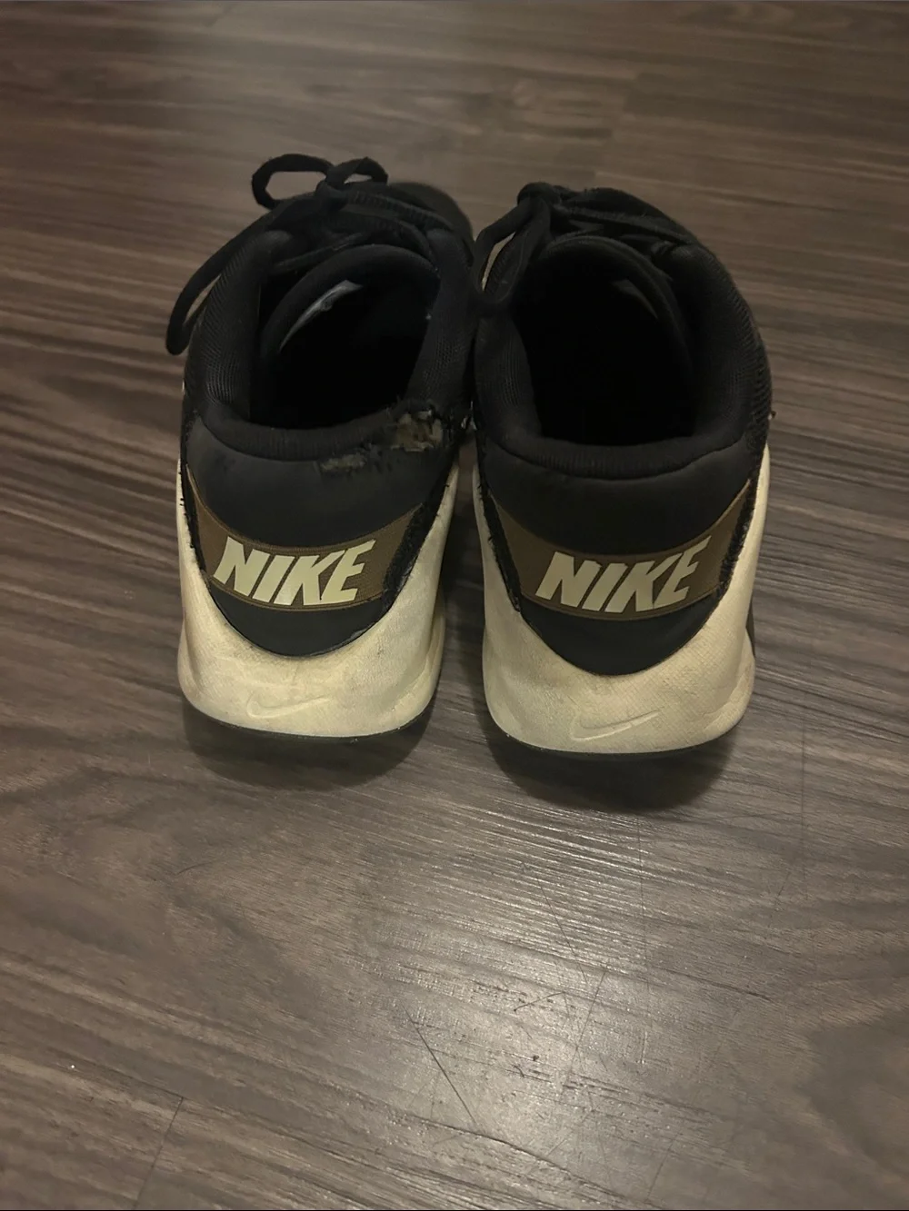 Nike Kids Black and Cream Low-Top Sneakers